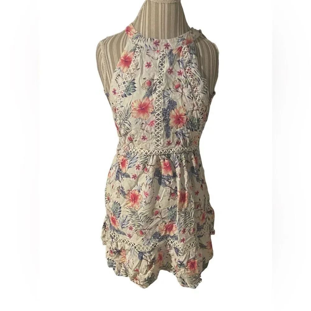 Sunday Mi Amir beautiful dress see pics back out buttons at neck size XS